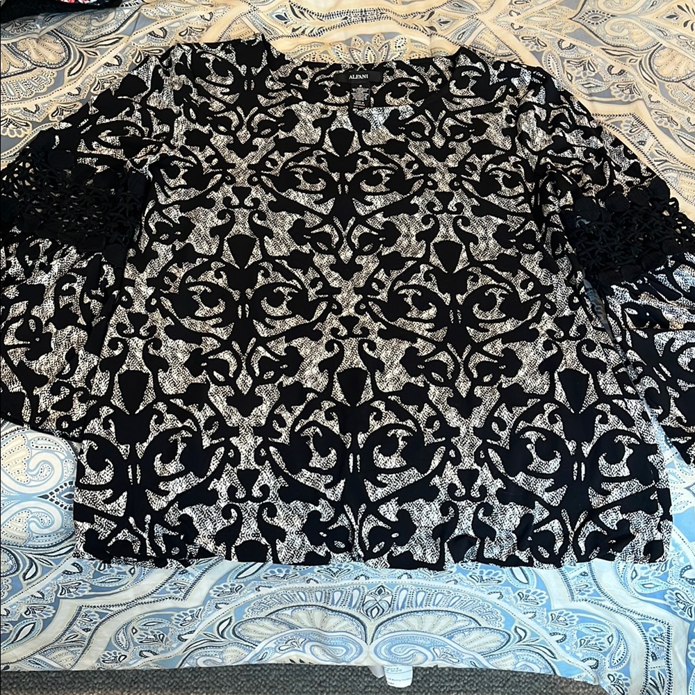 Alfani Black and White Graphic Boxy Blouse 3/4 Sleeve